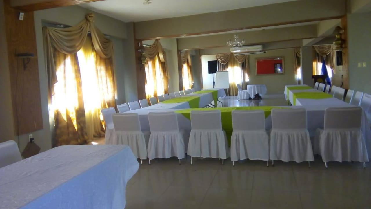 Hotel Art Deco Beach La Ceiba Extérieur photo